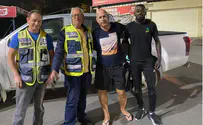 לא תאמינו מי החליף גלגל לחנוך דאום