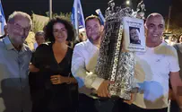 מאות בהכנסת ספר תורה לזכר אריאל צפריר