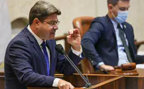 אקוניס: לעצור העבודות בביתו של בנט ברעננה