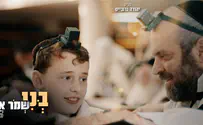 יהודה גרובייס שר לרגל הבר מצווה של בנו