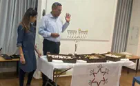 אלון דוידי הדליק נר עם "משפחה אחת"