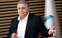 מה עושה עמיר פרץ בימים קשים אלה?