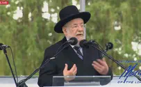 Young people ask Rabbi Lau questions about the Tenth of Tevet