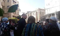 האופוזיציונר החרדי נלחם, המועדונית תיפתח 