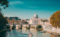 Italy: Hundreds perform fascist salute in Rome