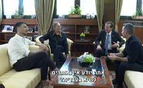 צילום: לע"מ אסי עזר ואלברט אסקולה בשיעור אצל הנשיא