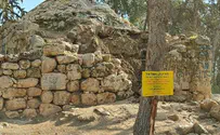 קבר מתתיהו נחסם בסלעים ועפר