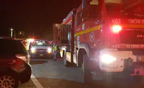 חנות הוצתה בחורה, נער נפצע אנוש