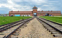 Former 'Bachelor' contestant apologizes for Auschwitz comment