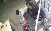 Watch: Thief makes off with wigs worth half a million shekels
