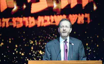 שריקות "בוז" ומחיאות כפיים לנשיא