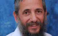 על גבה של ילדה             