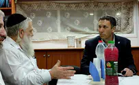 שר הדתות כהנא ביקר בבית הכנסת שהוצת ברמלה