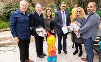 Jerusalem mayor delivers Purim gifts to new immigrants