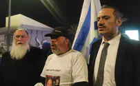 מלווה מלכה בזירת הפיגוע בבאר שבע