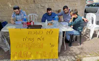 האברכים מפגינים מול ביתה של עידית סילמן