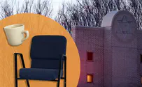 Chair thrown by Texas rabbi at his captor heads to museum