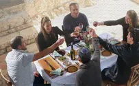 האחים למשפחת גביש שרים יחד