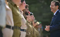טקס החיילים המצטיינים - בגרסת מלחמה