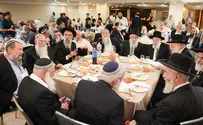 נהגו כבוד זה בזה                    