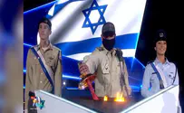 צפו: מפקד הימ"מ מדליק משואה כשמסכה לפניו