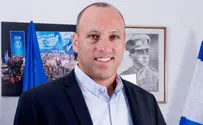 להשיב את קיר הברזל