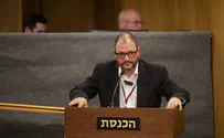 Joint List MK Ofer Cassif filmed hitting police officer