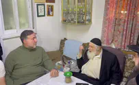 צילום מסך לפני 3 שבועות: דוד הגר בביקור מרגש אצל הרב אורי זוהר