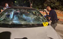 Watch: Near-lynching of policemen in Jerusalem