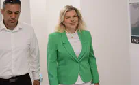 Emotional meeting between Sara Netanyahu and hostages' families
