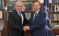 לפיד והרצוג, בטלו את הענקת העיטור לביידן