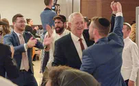 עמר ינקלביץ אירסה בת - השר גנץ פיזז ברחבה