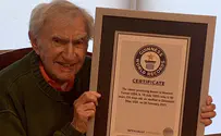 This Jewish doctor is the world's oldest practicing physician