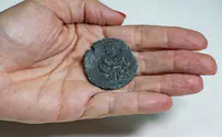 מטבע מרהיב ונדיר נחשף בחוף הכרמל