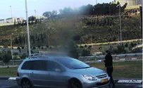 התשובה הציונית לנכבה: מחלקים דגלי ישראל