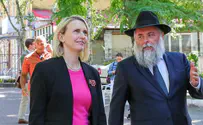 שגרירת ארה"ב בביקור חריג בבית חב"ד בקייב