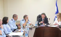 איך חווה ועדת הבחירות את ההתקפות נגדה?