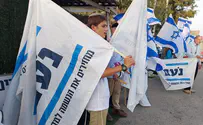 צעירי מפלגת נעם הפגינו בקבר שמואל הנביא