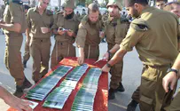 בני הישיבות חילקו תעודות הוקרה למפקדים