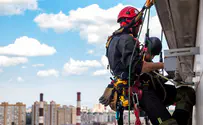 Watch: 'Spiderman’ scales 472-ft building - with his son