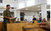 צעקות ומחיאות כפיים במפגש עם מפקד איו"ש