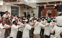 צפו: תפילת ליל יום העצמאות בישיבת בית אל