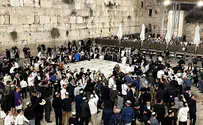 Watch: 2nd Hakafot at the Western Wall