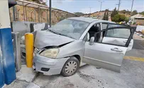 Arab rams into armored post at Samaria crossing