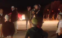 אריאל זילבר שר בהפגנה מול אל מועייר