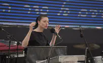 Labor Party leader slams Netanyahu for travelling on Shabbat