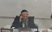 הקלף האחרון? המנהיג בן ה-99 עושה טלפונים