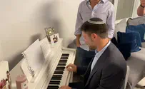סמוטריץ' על הפסנתר     