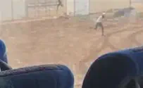 ערבי זרק אבנים על אוטובוס, חייל שלף נשק