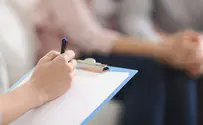 "את כלואה בתוך הקשר"